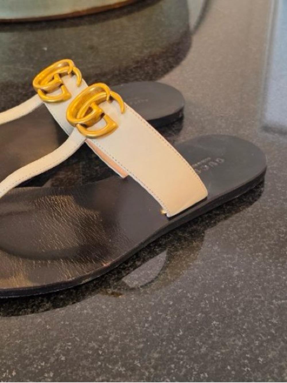 Women’s gucci Leather Slide Sandals